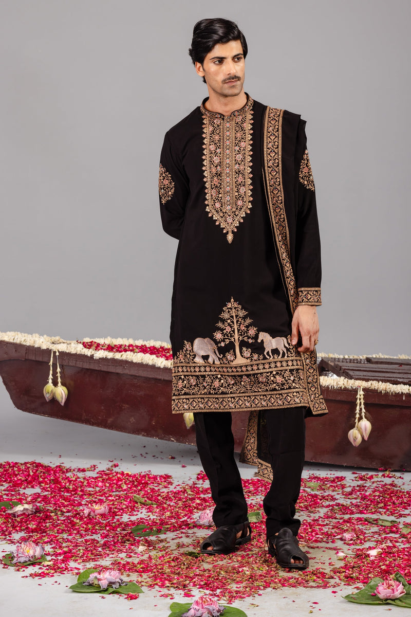 Elvish  Yadav in Chaar Kadam Black Kurta Set