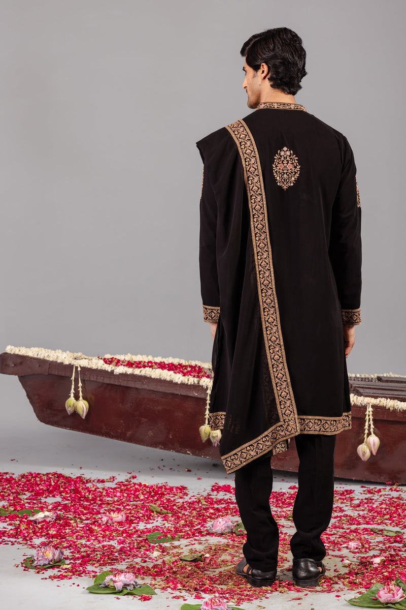 Elvish  Yadav in Chaar Kadam Black Kurta Set