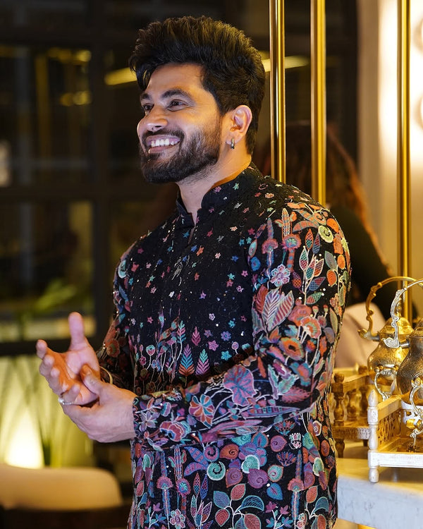 Shiv Thakare in Shashwat Black Kurta Set