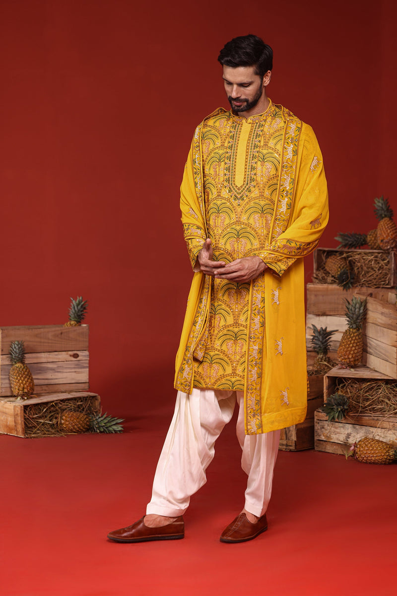 Abhiijeet Saawant in Chaitanya Haldi Kurta Set