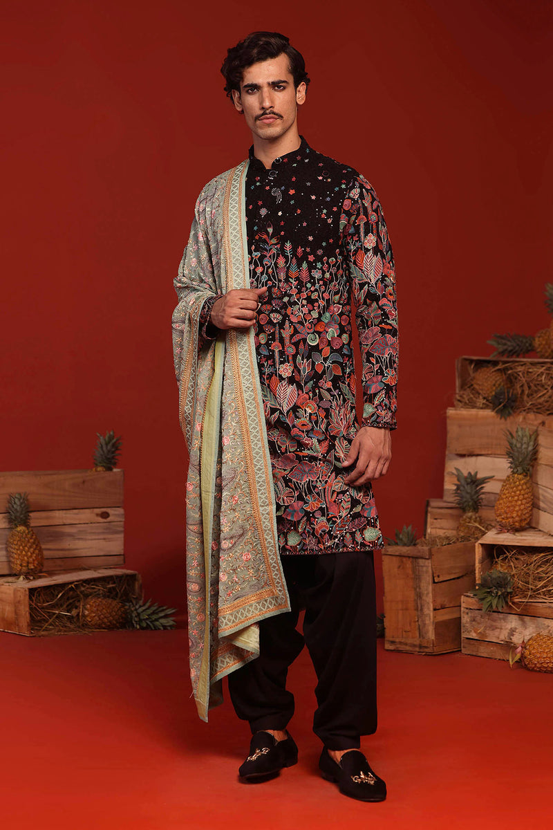 Shiv Thakare in Shashwat Black Kurta Set