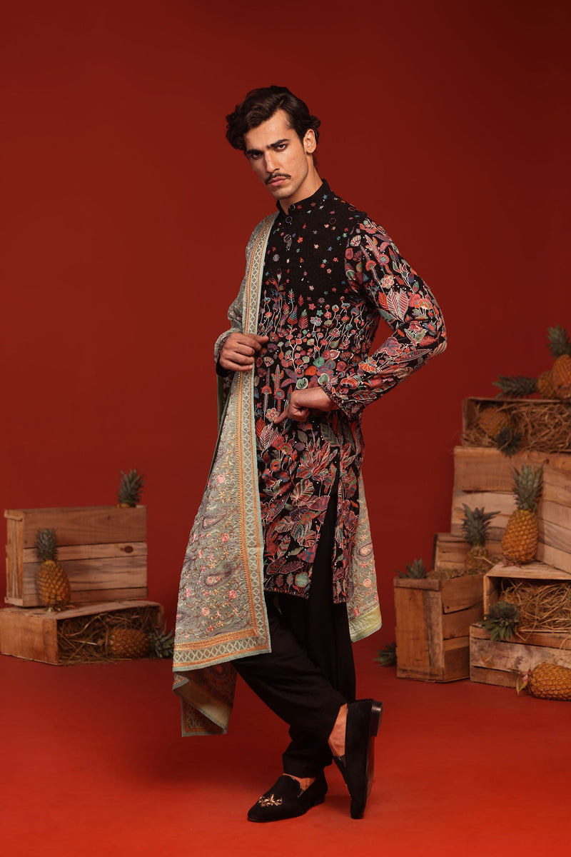 Shiv Thakare in Shashwat Black Kurta Set