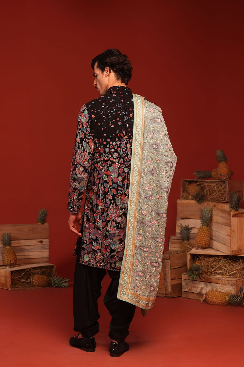 Shiv Thakare in Shashwat Black Kurta Set