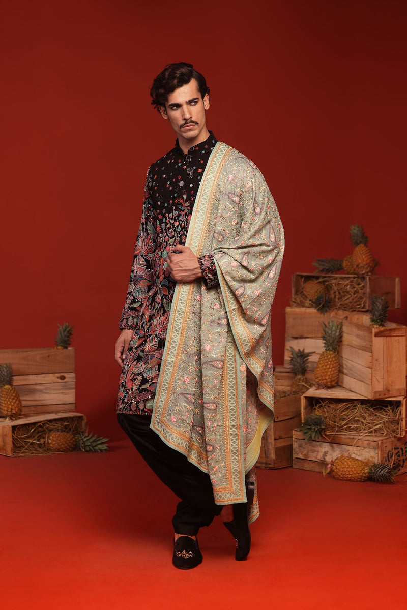 Shiv Thakare in Shashwat Black Kurta Set