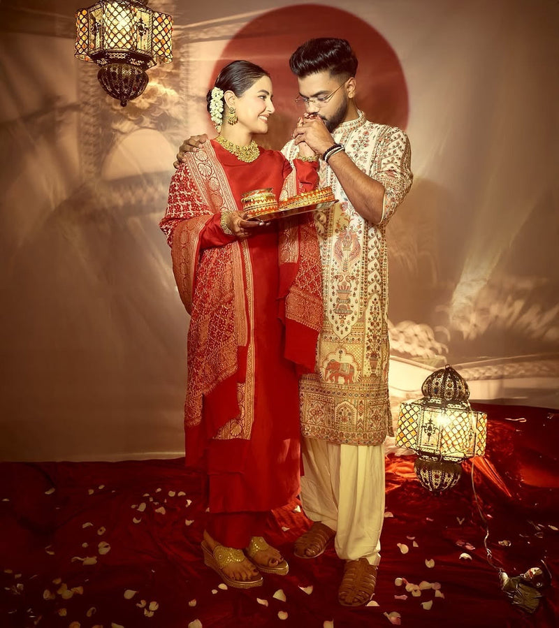 𝗥𝗼𝗰𝗸𝘆 𝗝𝗮𝗶𝘀𝘄𝗮𝗹 in Mughal Ivory Kurta Set