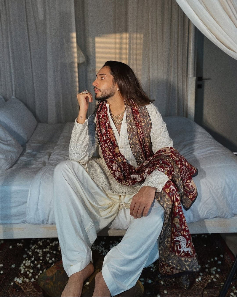 Siddharth Batra in Tajdaar Ivory Kurta Set